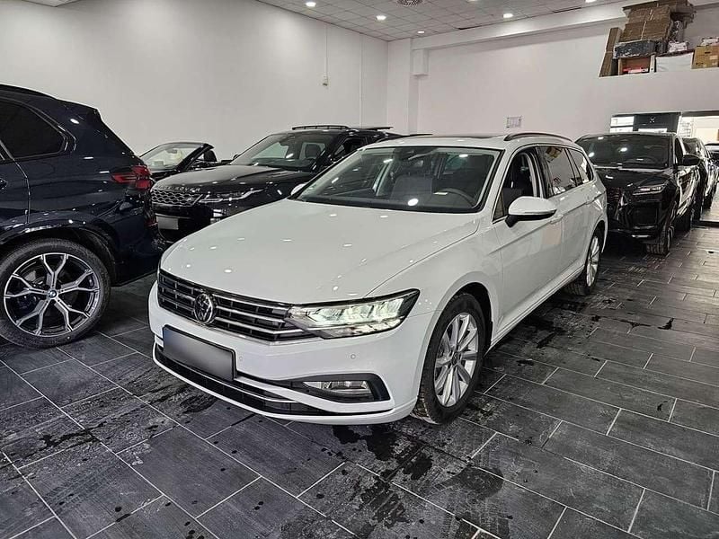Usata VW Passat S 150 CV (110 kW) 2023 Bianco Station wagon