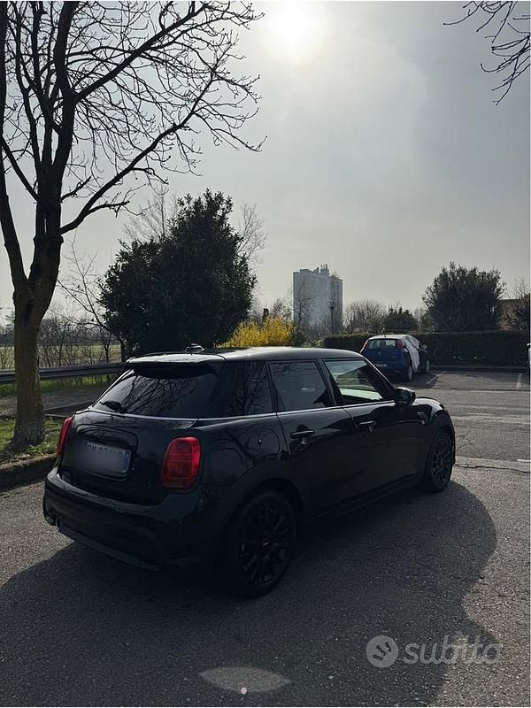 Usata Mini Cooper Classic 136 CV (100 kW) 2021 Nero Utilitaria