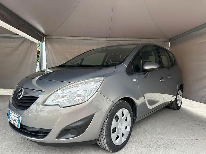 Usata Opel Meriva Cosmo 100 CV (73 kW) 2010 Grigio Monovolume
