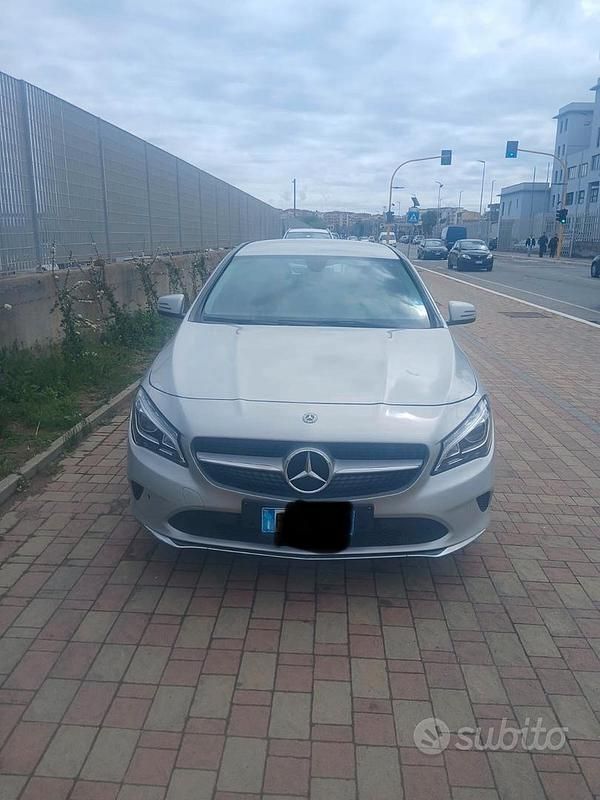 Usata Mercedes GLA200 156 CV (114 kW) 2016 Grigio SUV