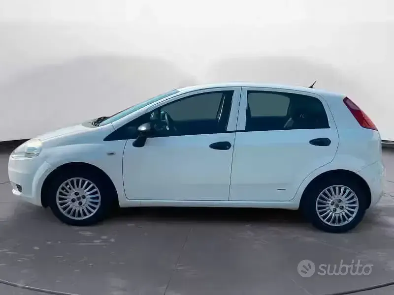 Usata Fiat Grande Punto Active 65 CV (47 kW) 2008 Bianco Utilitaria