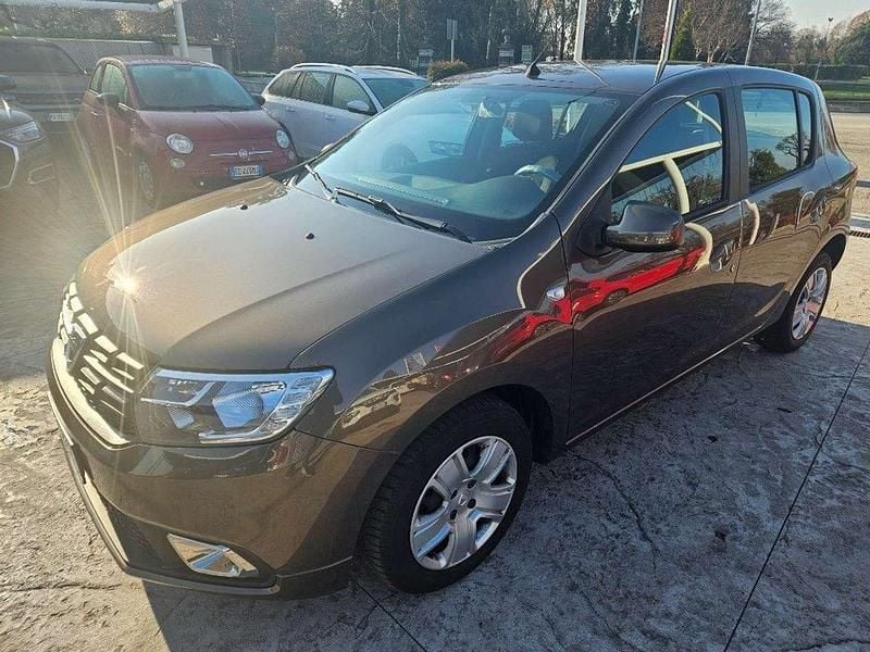 Marrone metallizzato Usata 2020 Dacia Sandero Comfort Tre volumi | 9500 € (Ottimo prezzo) - Immagine 1/4