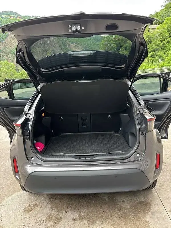 Usata Toyota Yaris Cross Trend 92 CV (67 kW) 2022 Grigio SUV