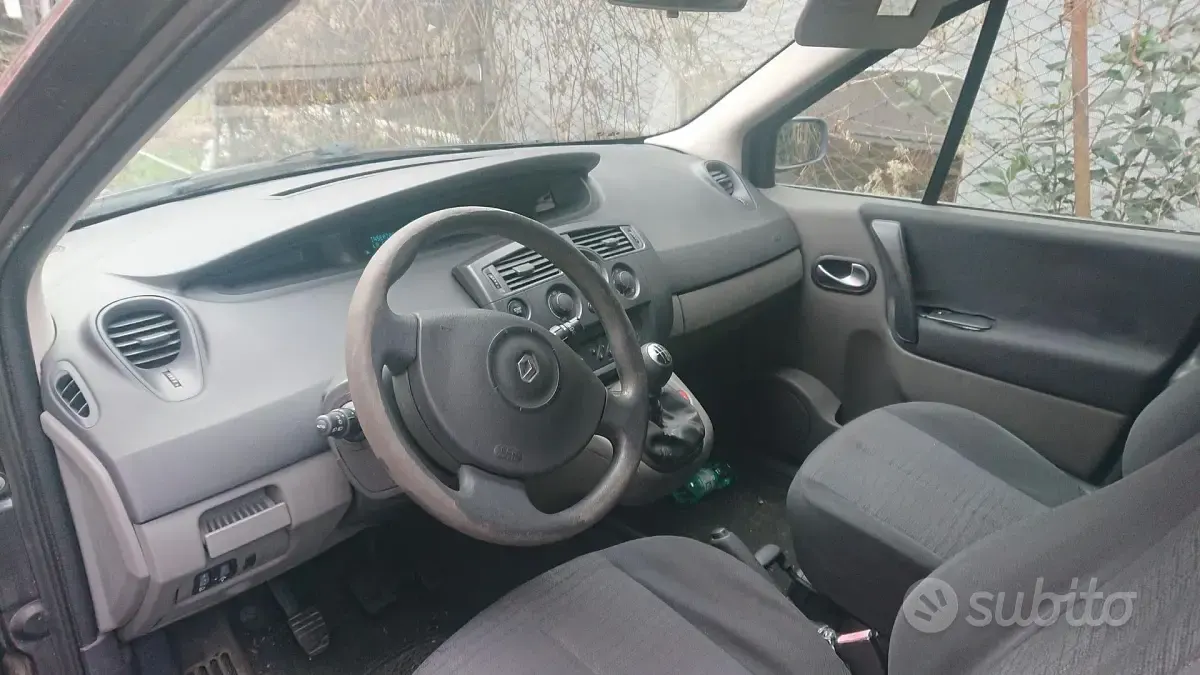Usata Renault Scenic E-Tech 106 CV (77 kW) 2006 Grigio Monovolume