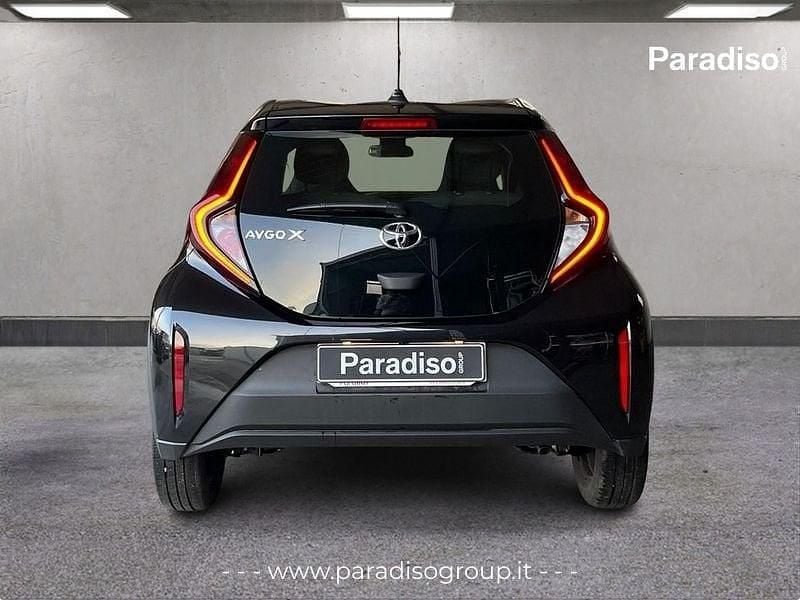 Käytetty Toyota Aygo X Active 72 HP (52 kW) 2025 Musta Katumaasturi