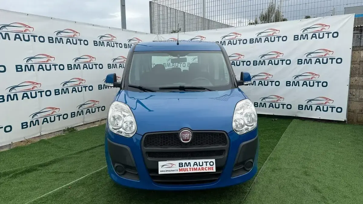 Usata Fiat Doblò Emotion 120 CV (88 kW) 2013 Bluazzurro Monovolume