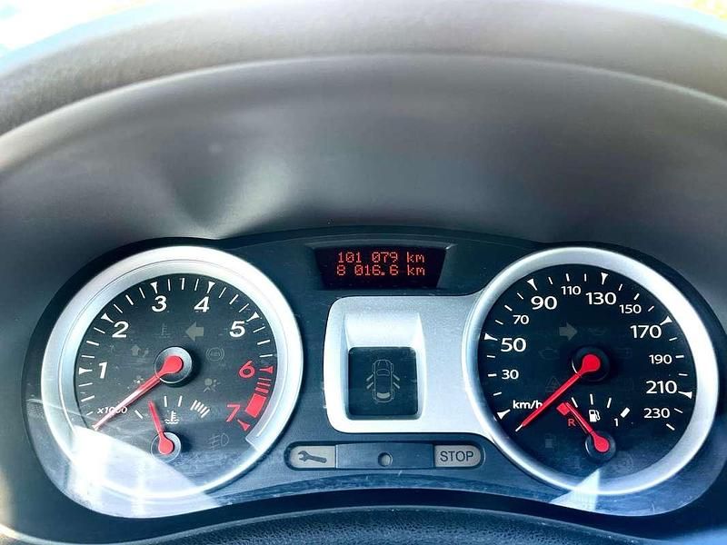 Usata Renault Clio III Dynamique 75 CV (55 kW) 2010 Argento Berlina