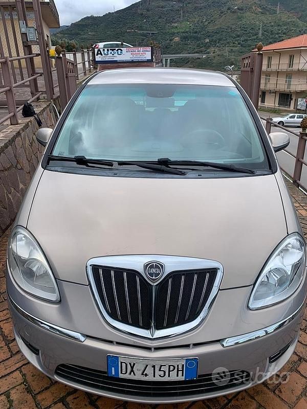 Usata Lancia Musa 77 CV (56 kW) 2009 Viola Monovolume