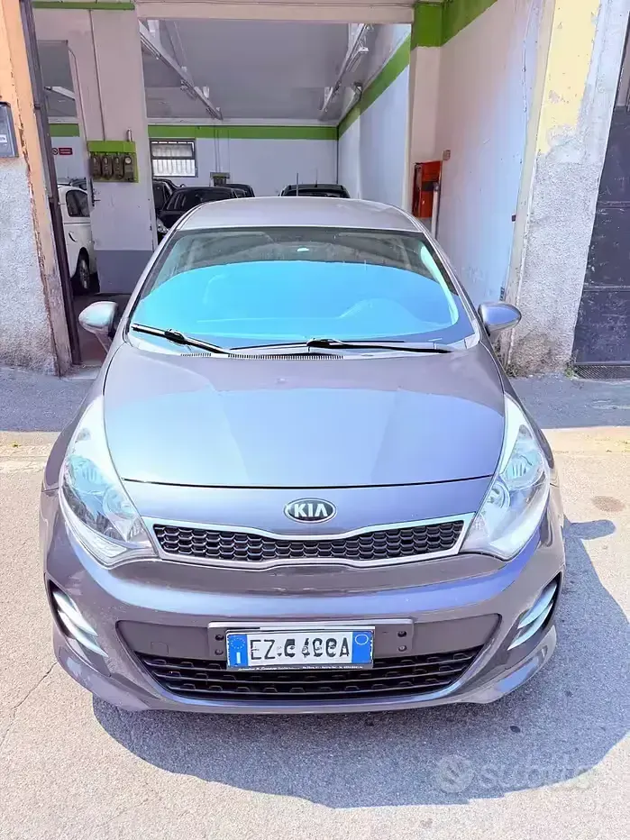 Usata Kia Rio 85 CV (62 kW) 2015 Grigio Berlina