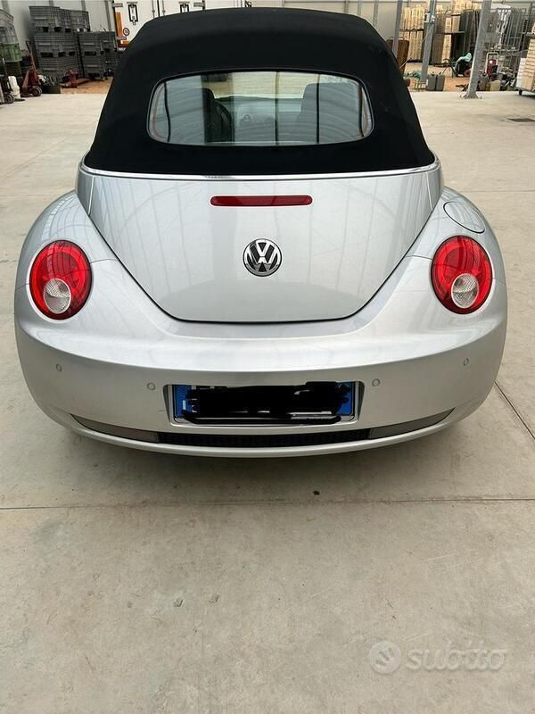 Usata VW Beetle Cabriolet 105 CV (77 kW) 2009 Argento Cabrio