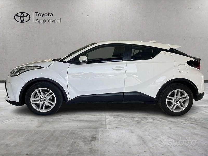 Usata Toyota C-HR Active 122 CV (89 kW) 2023 Bianco SUV
