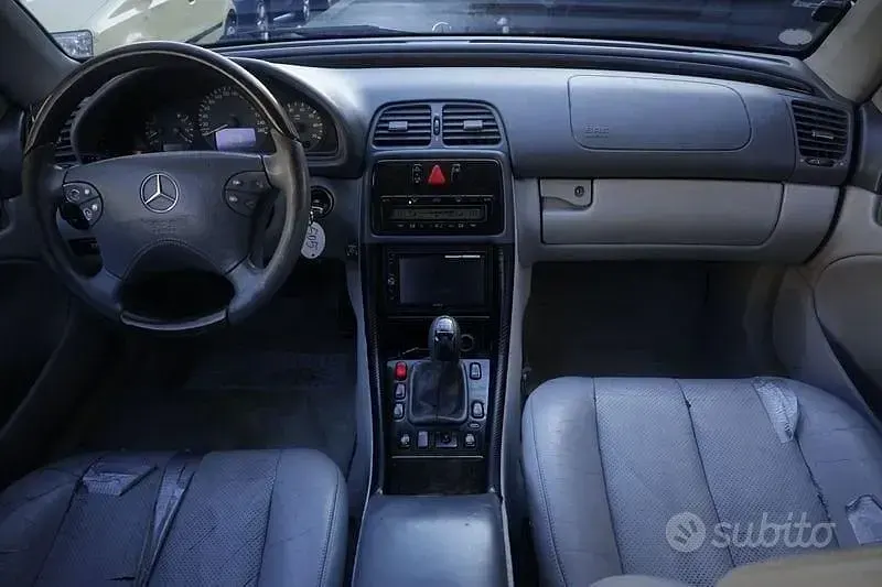 Usata Mercedes CLK200 Elegance 163 CV (119 kW) 2001 Blu scuro Cabrio
