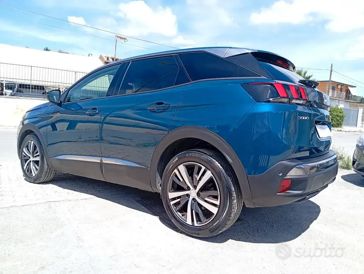 Usata Peugeot 3008 Allure 131 CV (96 kW) 2022 Bluazzurro SUV