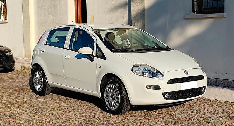Usata Fiat Punto Street 77 CV (56 kW) 2017 Bianco Utilitaria