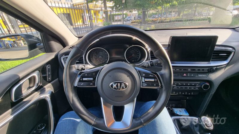 Usata Kia Ceed 140 CV (102 kW) 2019 Grigio Utilitaria