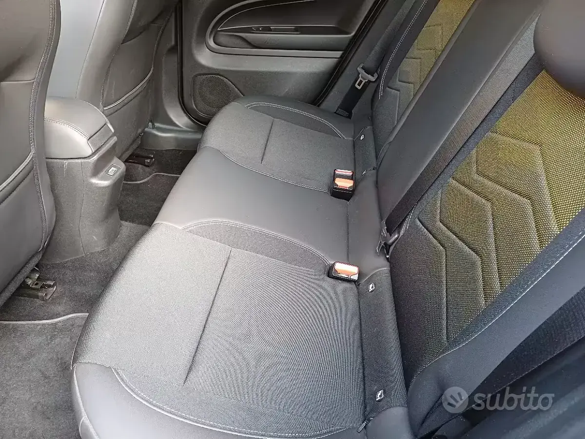 Usata Jeep Avenger 101 CV (74 kW) 2024 Grigio SUV