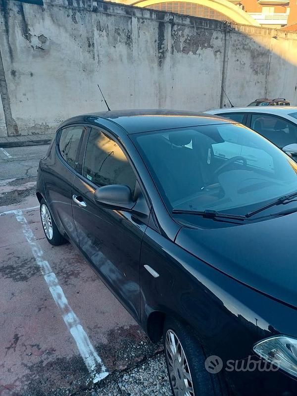 Usata Lancia Ypsilon 95 CV (69 kW) 2017 Nero Utilitaria