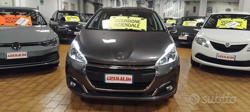 Usata Peugeot 208 Active 102 CV (75 kW) 2019 Grigio scuro / metallizzato Utilitaria