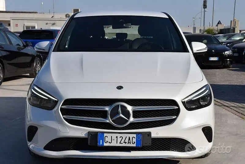 Usata Mercedes B180 Business 116 CV (85 kW) 2022 Bianco Utilitaria