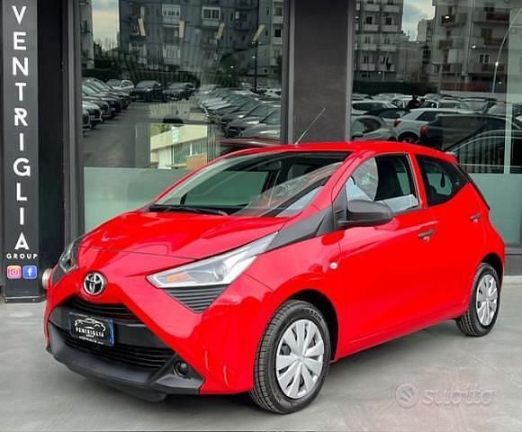 Usata Toyota Aygo Connect Style 72 CV (52 kW) 2021 Utilitaria