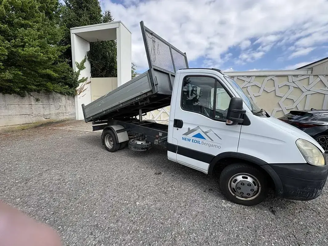 Usata Iveco Daily 41 CV (30 kW) 2011