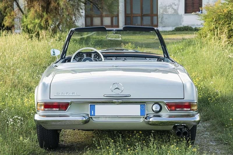 Usata Mercedes 230 150 CV (110 kW) 1965 Argento Cabrio