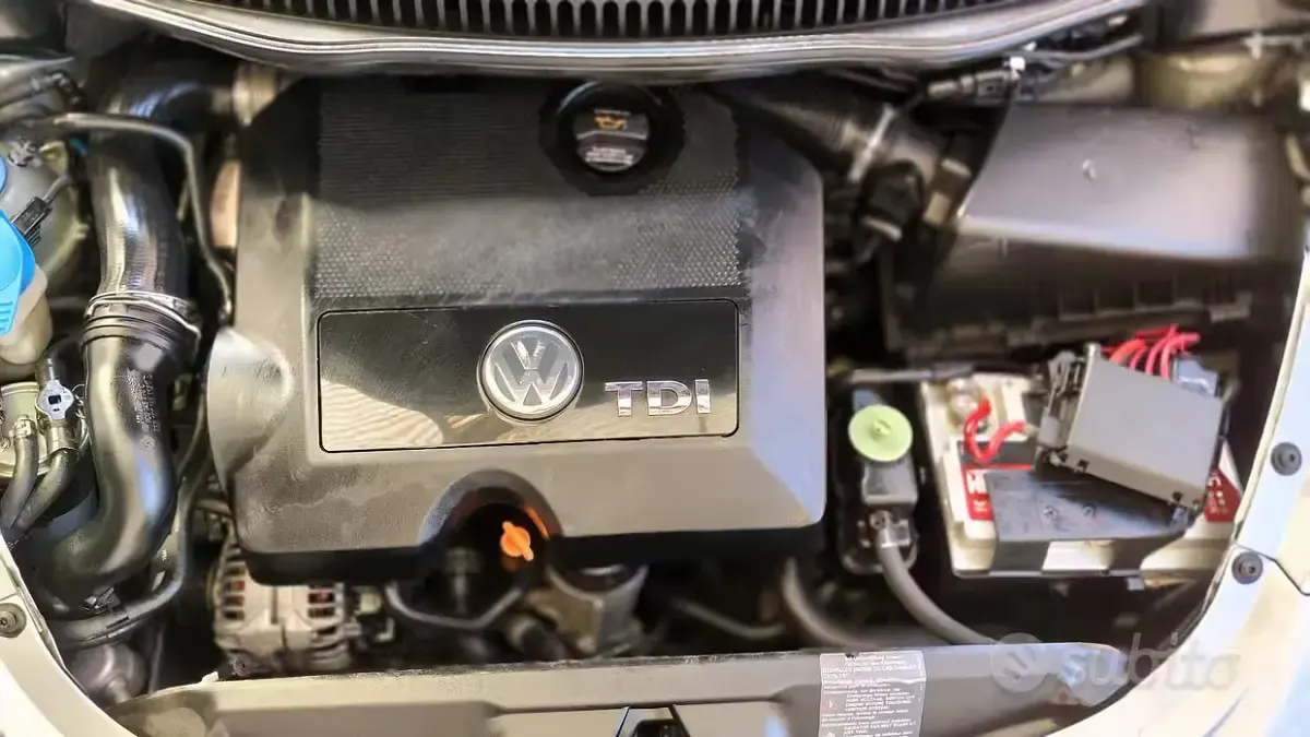Usata VW New Beetle 101 CV (74 kW) 2004 Grigio Utilitaria