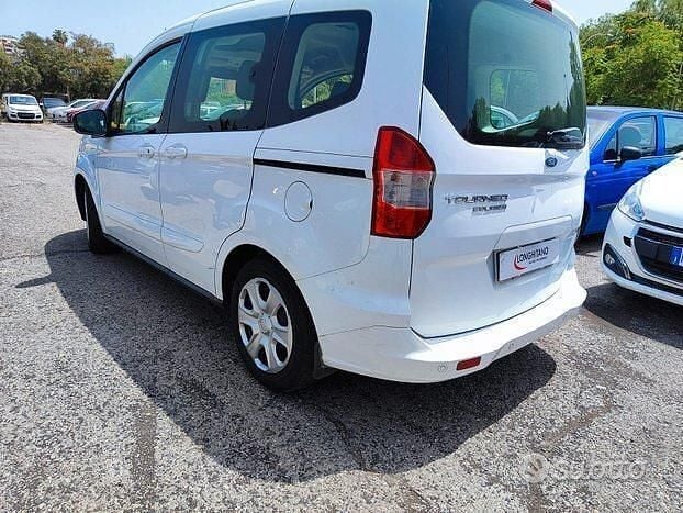 Usata Ford Tourneo Courier 110 CV (80 kW) 2016 Bianco Monovolume