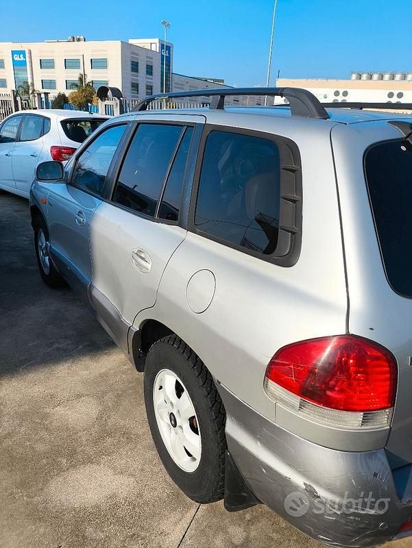 Grigio Usata 2005 Hyundai Santa Fe SUV | 1800 € (Ottimo prezzo) - Immagine 1/4