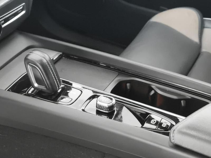 Usata Volvo XC60 Plus 197 CV (144 kW) 2022 Grigio SUV