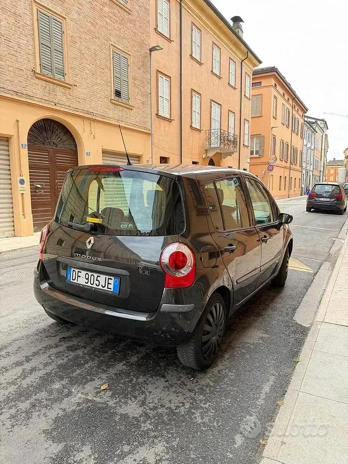 Usata Renault Modus 75 CV (55 kW) 2006 Nero Monovolume