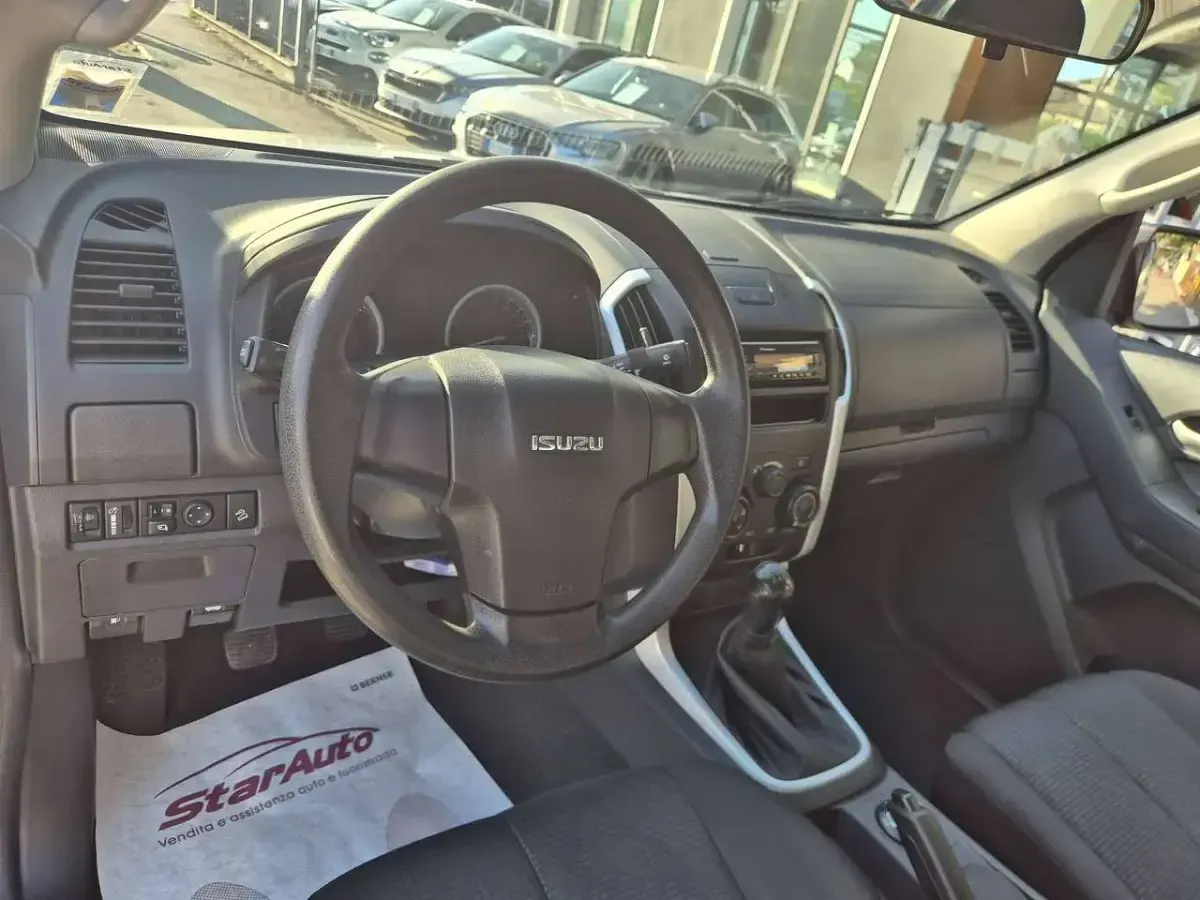 Usata Isuzu D-Max 163 CV (119 kW) 2017 Argento Pick-up