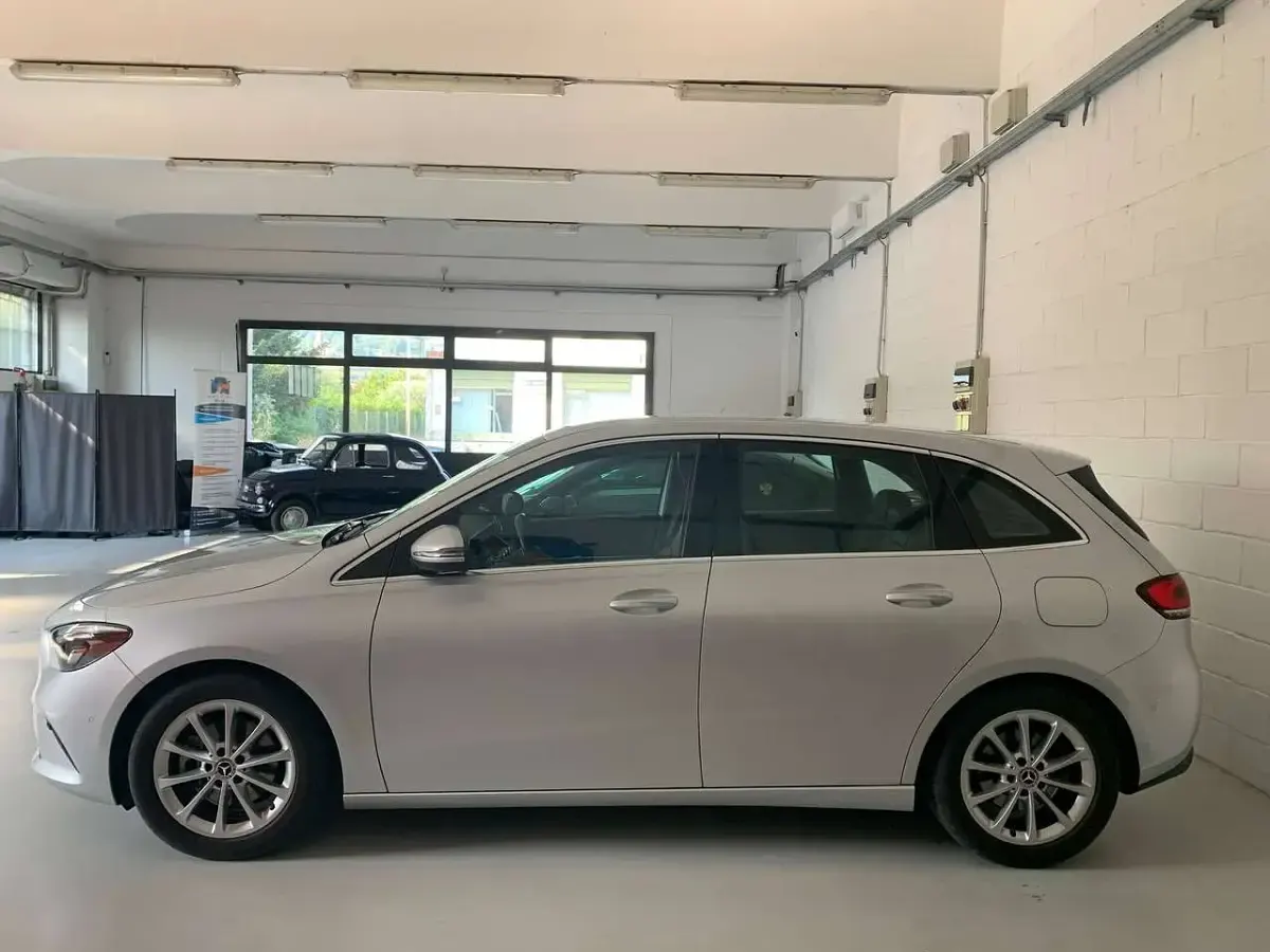 Usata Mercedes B200 163 CV (119 kW) 2019 Argento Utilitaria