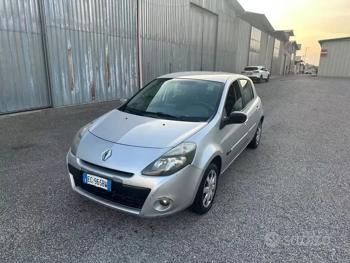 Usata Renault Clio IV Dynamique 103 CV (75 kW) 2012 Grigio Berlina