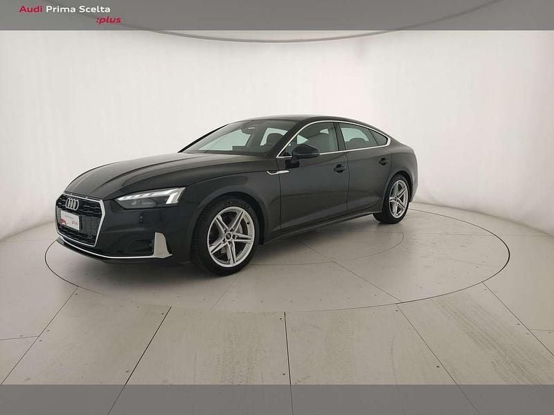 Nero brillante Nuova 2025 Audi A5 Sportback Advanced Due volumi | 45.900 € (Buon prezzo) - Immagine 1/4
