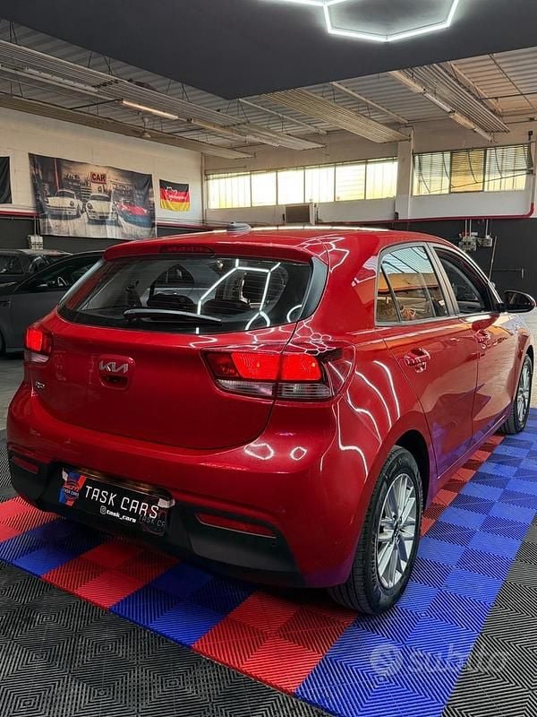 Usata Kia Rio Style 84 CV (61 kW) 2022 Rosso Berlina