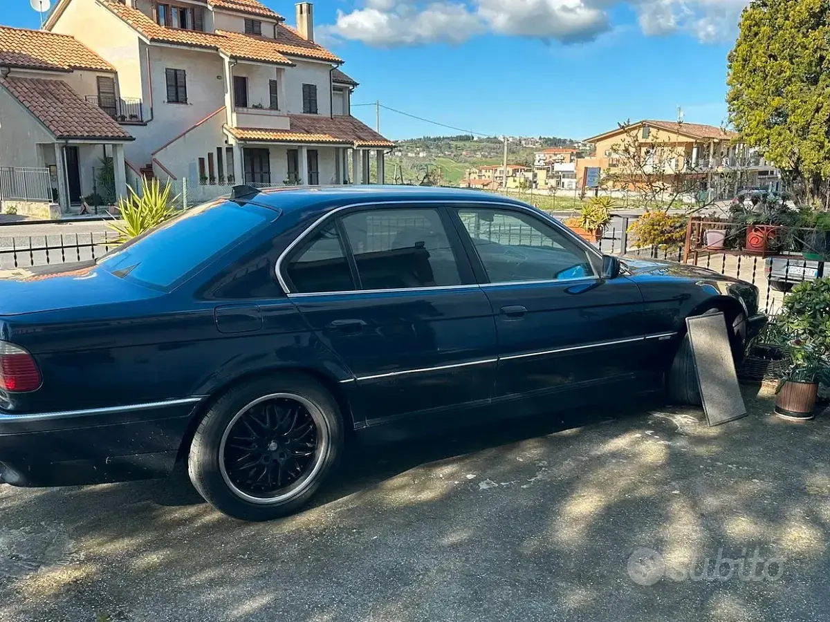 Usata BMW 730 193 CV (141 kW) 2000 Bluazzurro Berlina