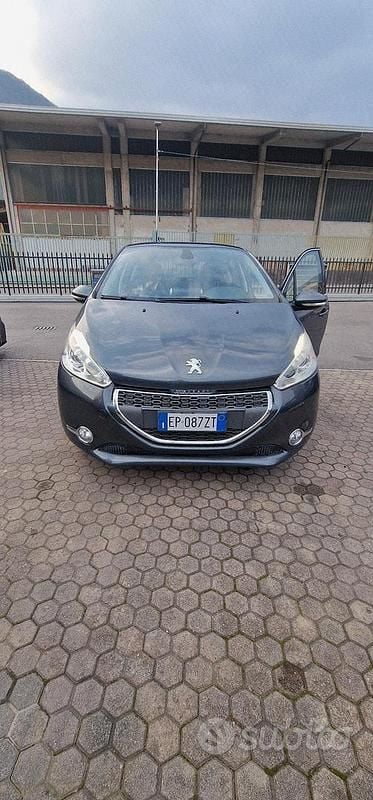 Usata Peugeot 208 Allure 82 CV (60 kW) 2013 Utilitaria