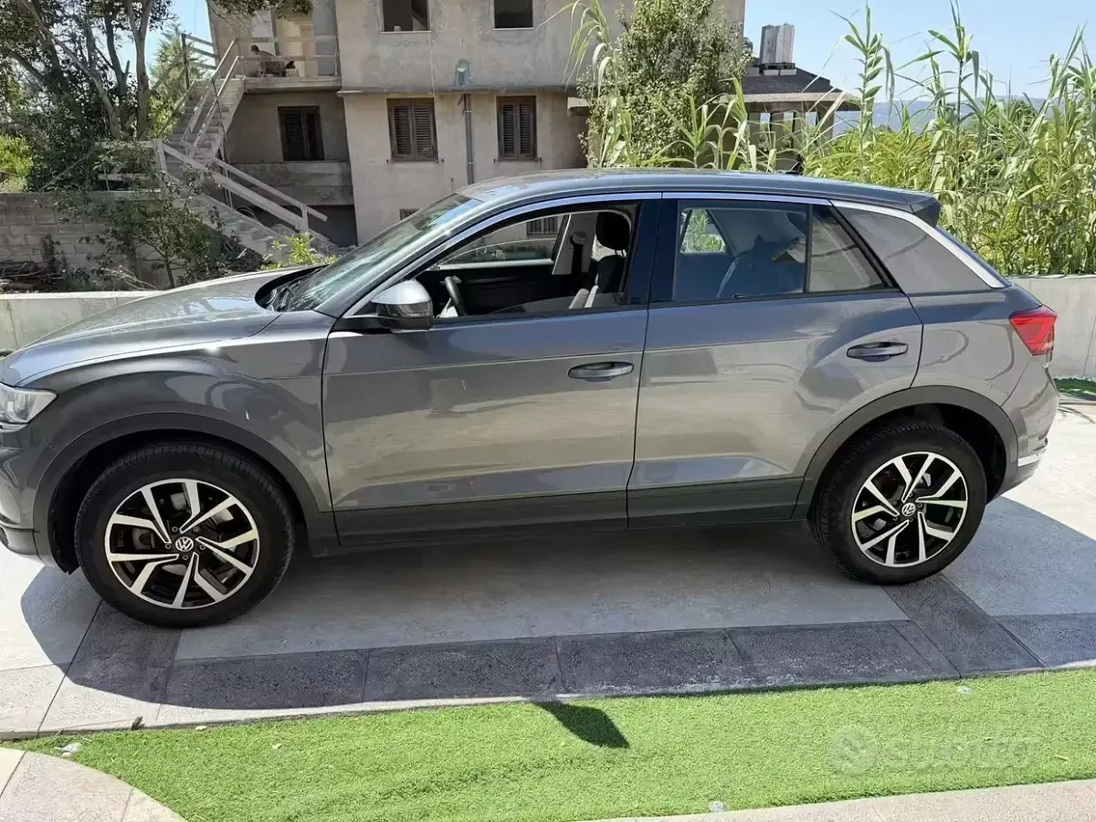 Usata VW T-Roc 150 CV (110 kW) 2019 Grigio SUV