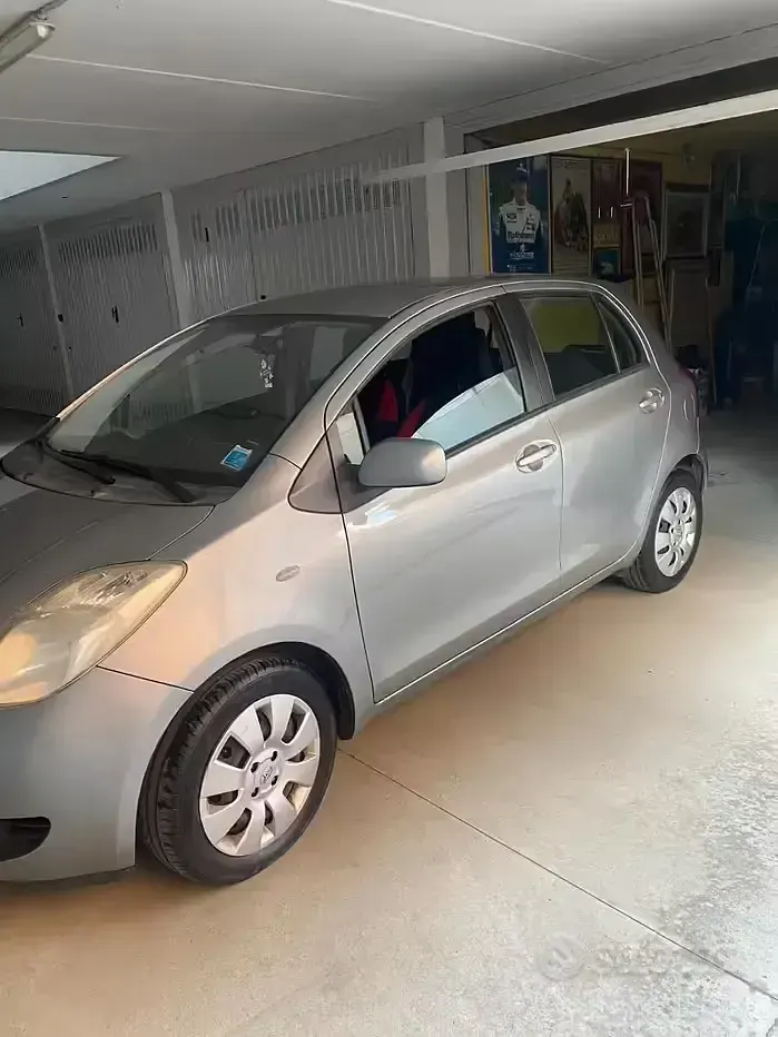 Usata Toyota Yaris 69 CV (50 kW) 2008 Grigio Utilitaria