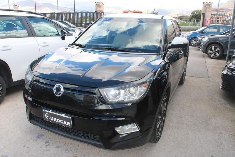 Usata Ssangyong (KGM) Tivoli 115 CV (84 kW) 2015 Nero SUV