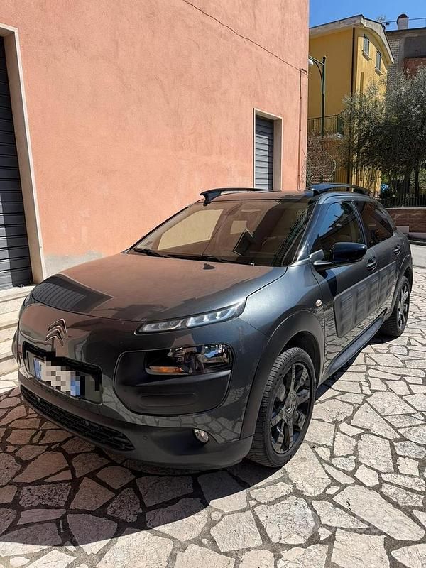 Usata Citroën C4 99 CV (72 kW) 2017 Verde SUV