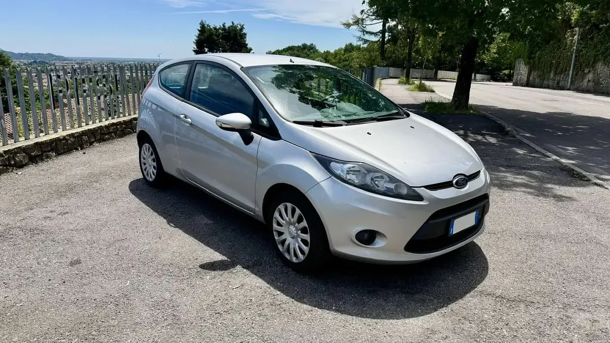 Usata Ford Fiesta Titanium 82 CV (60 kW) 2009 Berlina