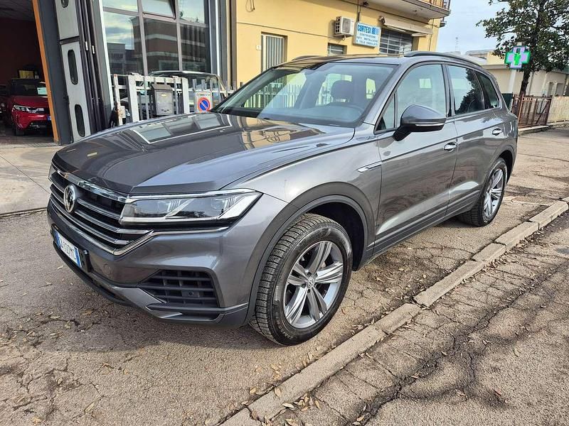 Usata VW Touareg Elegance 231 CV (169 kW) 2020 Grigio SUV