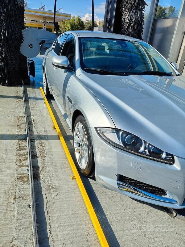 Usata Jaguar XF 240 CV (176 kW) 2012 Grigio Berlina