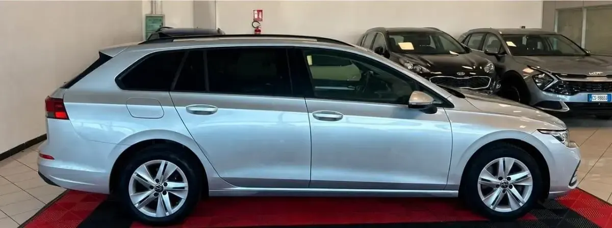 Usata VW Golf VIII Life 116 CV (85 kW) 2022 Argento Station wagon