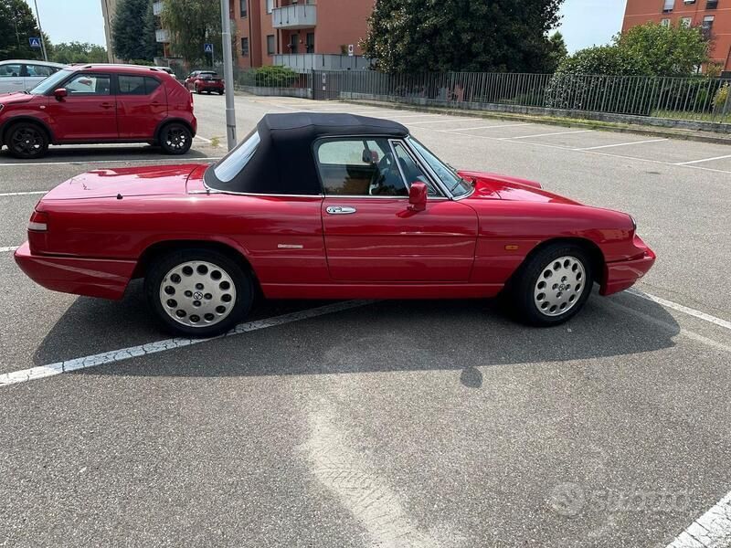 Usata Alfa Romeo Spider 122 CV (89 kW) 1992 Rosso Cabrio