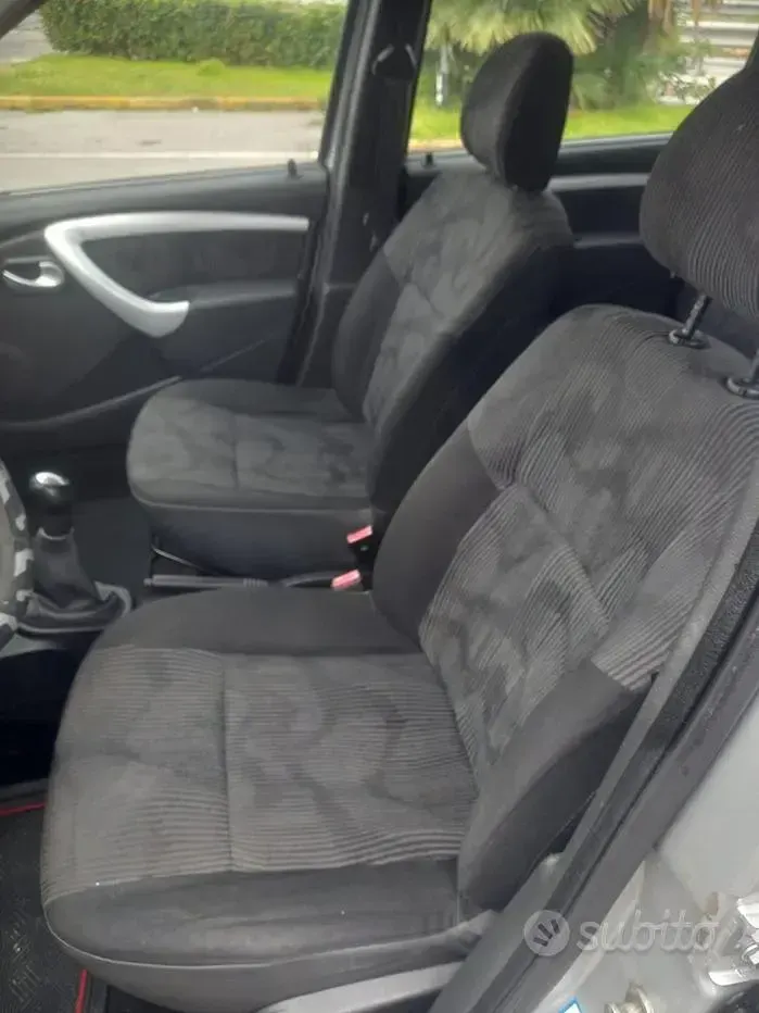 Usata Dacia Logan 85 CV (62 kW) 2010 Grigio Berlina