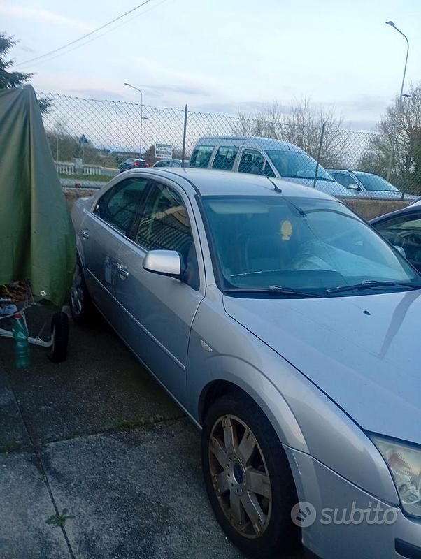 Usata 2005 Ford Mondeo Ghia Berlina | 2500 € (Buon prezzo) - Immagine 1/4