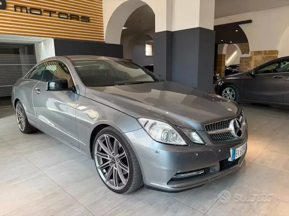 Usata Mercedes E250 204 CV (150 kW) 2011 Grigio Coupé